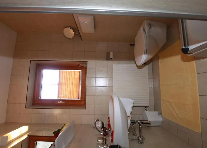 Apart Anna Наудерс